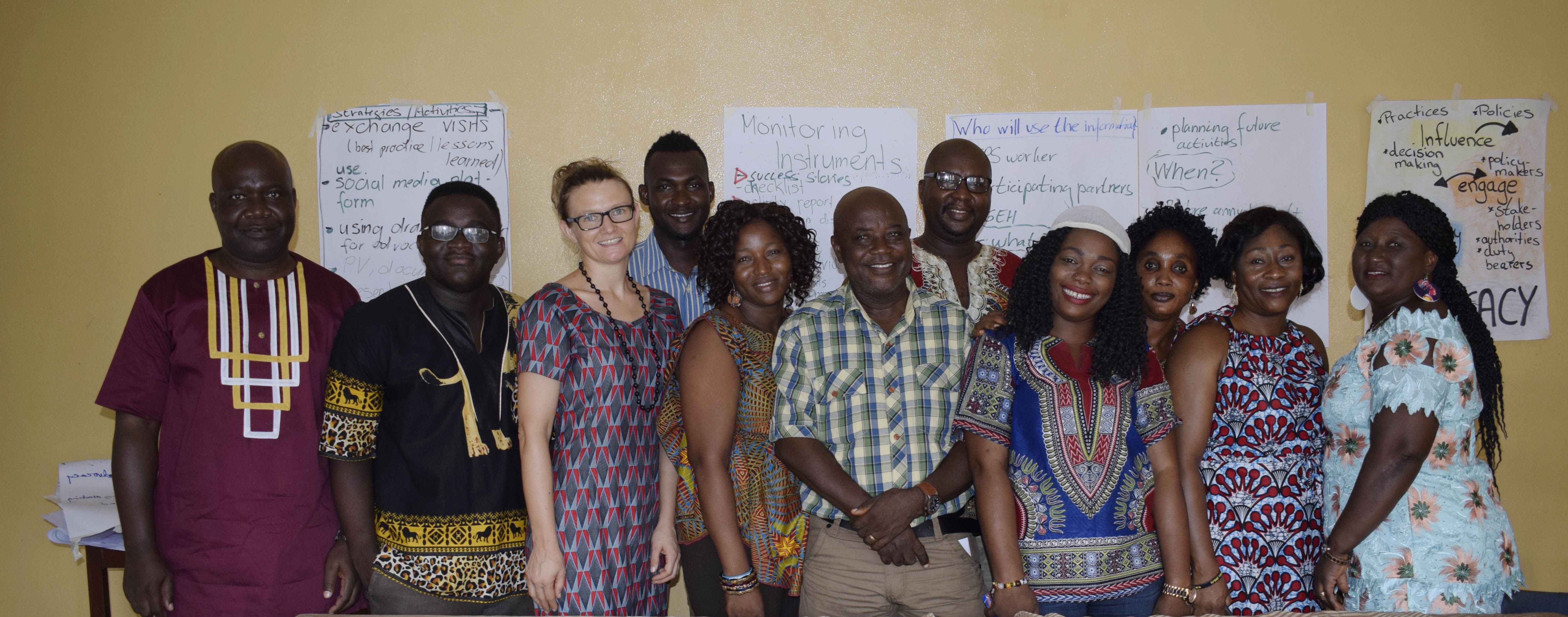 Viele zivilgesellschaftliche Organisationen in Sierra Leone setzen sich seit Jahren für konsequentere Gewaltprävention und den Schutz von Frauen und Kindern ‎ein. Sibylle Dirren berät sie dazu, wie sie sich für ihre Anliegen wirksam Gehör verschaffen können.‎