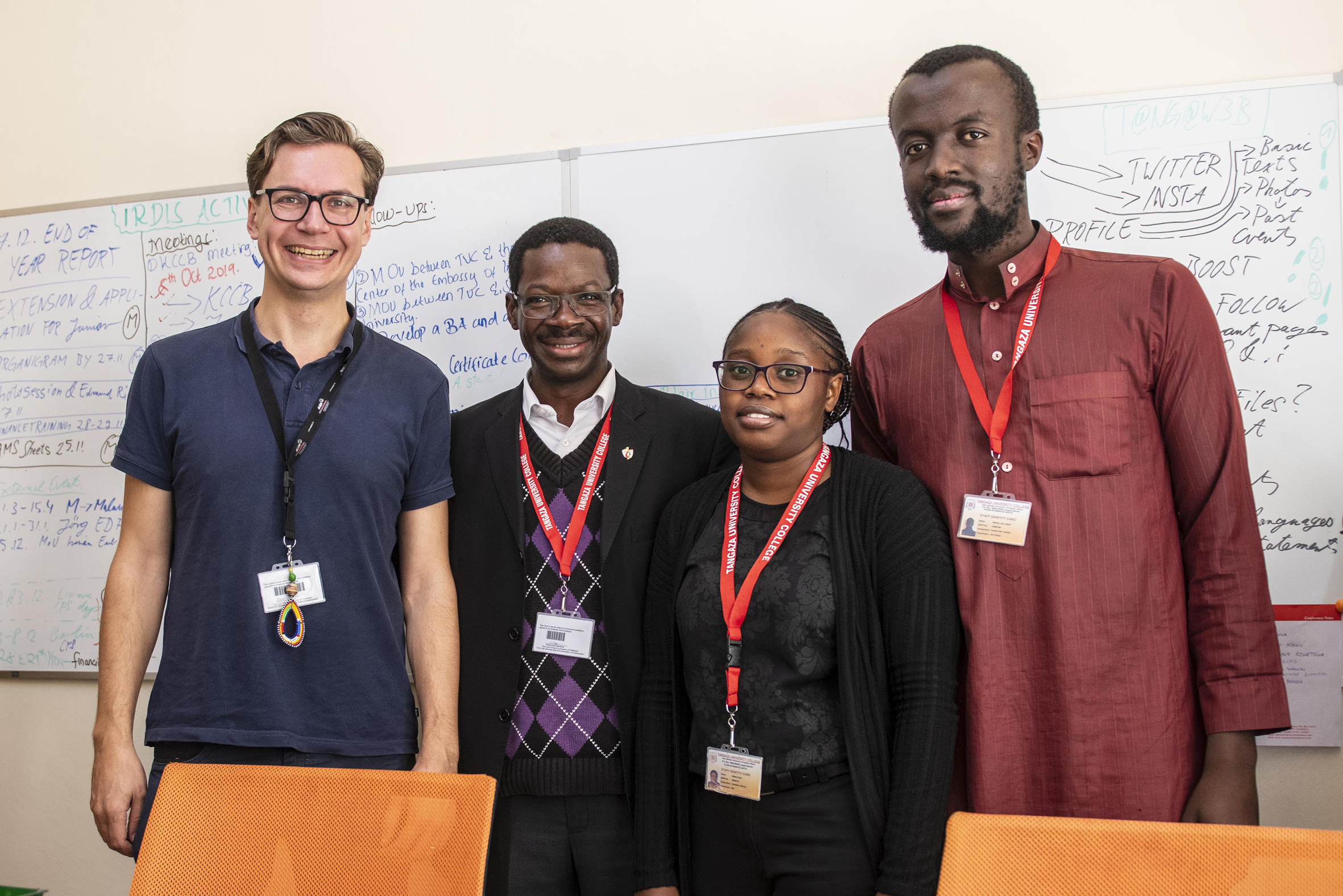 IRDIS-Kernteam (v. rechts): Verwaltungsassistent Abdallah Leboi, Administratorin Milkah Bosibori, Programmleiter Adrien Sawago und Matthias Eder 