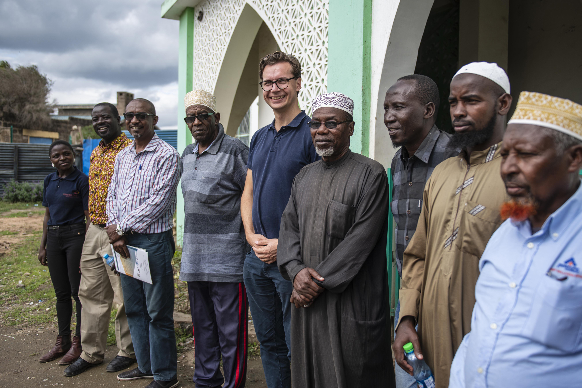 Auf dem Weg zu einer konstruktiven Partnerschaft: Beteiligte nachdem ersten Treffen der religiösen Akteure.