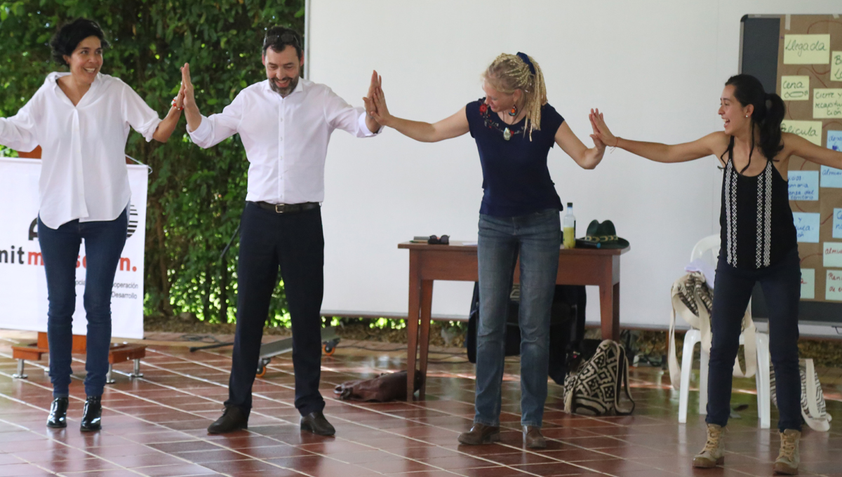 Ulrike Hemmerling (2. von rechts)  und ihre Kolleg*innen bei einem Fachkräftetreffen