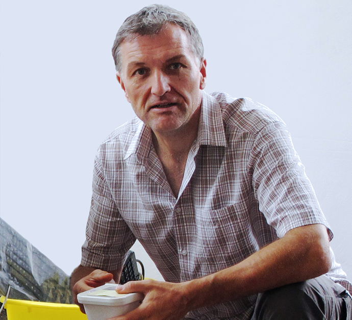 AGIAMONDO-Fachkraft Frank Weithöner arbeitet als Medizintechniker am Kibosho Hospital in Tansania 