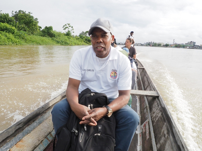 In Quibdó setzt sich Luis Carlos Hinojosa für den Erhalt und Schutz der bedrohten Flussregion am Río Atrato ein.