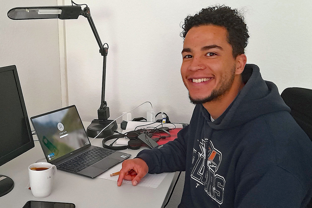 David Schaal kann sich seit seinem Praktikum bei AGIAMONDO vorstellen, dass seine berufliche Zukunft in der Entwicklungszusammenarbeit liegt. Besonders das Thema Dekolonisierung, um das es bei der Fachtagung in Lindau Ende April ging, interessiert ihn sehr.