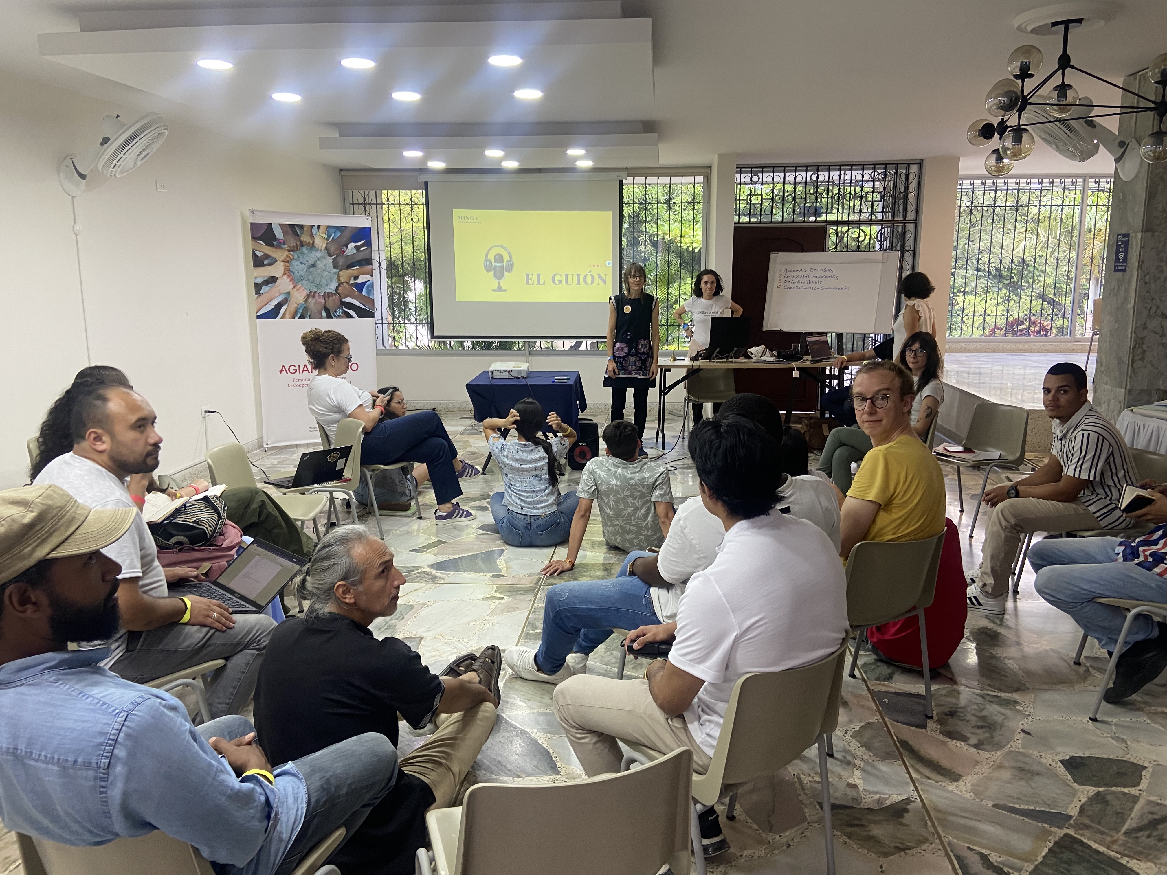 Bianca Bauer, Kommunikationsfachkraft im Landesprogramm Kolumbien führt in das Thema ein.