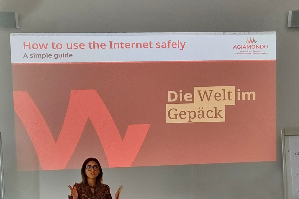 Bei einem Workshop zum Thema Digital Security ging es vor allem darum, welche Risiko bestehen und welche Möglichkeiten es gibt, persönliche Daten und berufliche Unterlagen zu schützen. Dies ist besonders mit Blick auf die Reisetätigkeit und die sehr sensiblen Arbeitsbereiche der BaZ wichtig, beispielsweise bei den Menschenrechten.