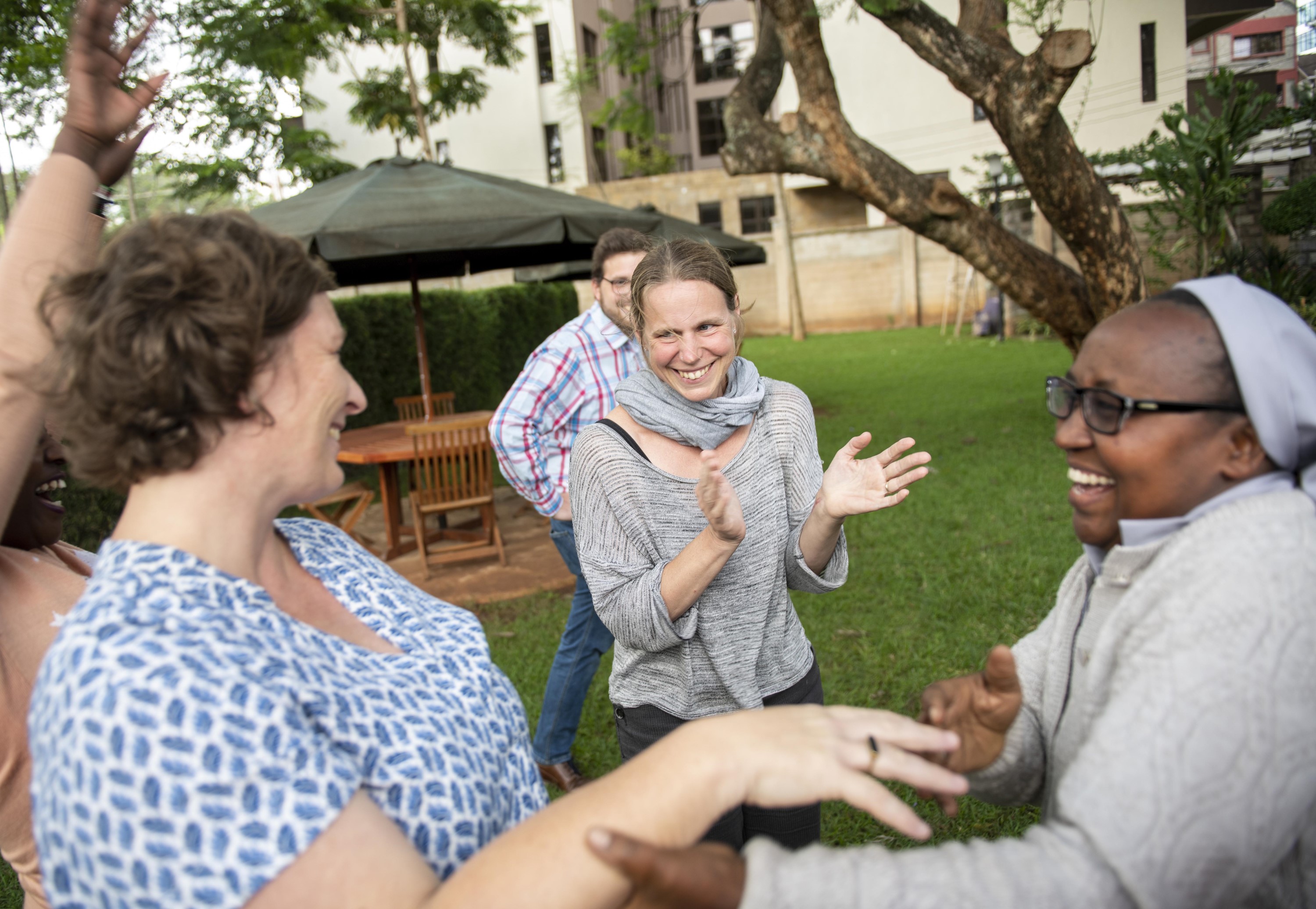 Gruppendynamische Aktivität während des Finanzworkshops. ‎