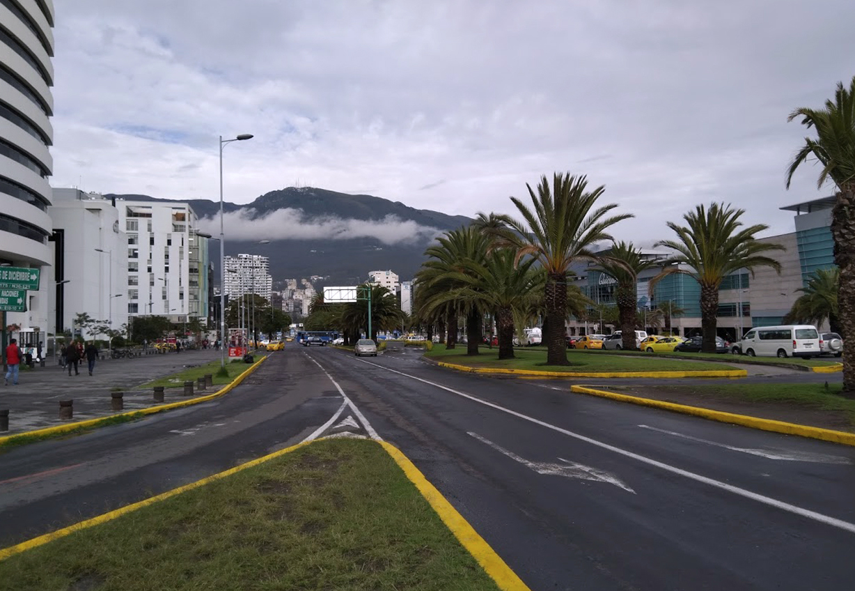 ‎Straße in Quito