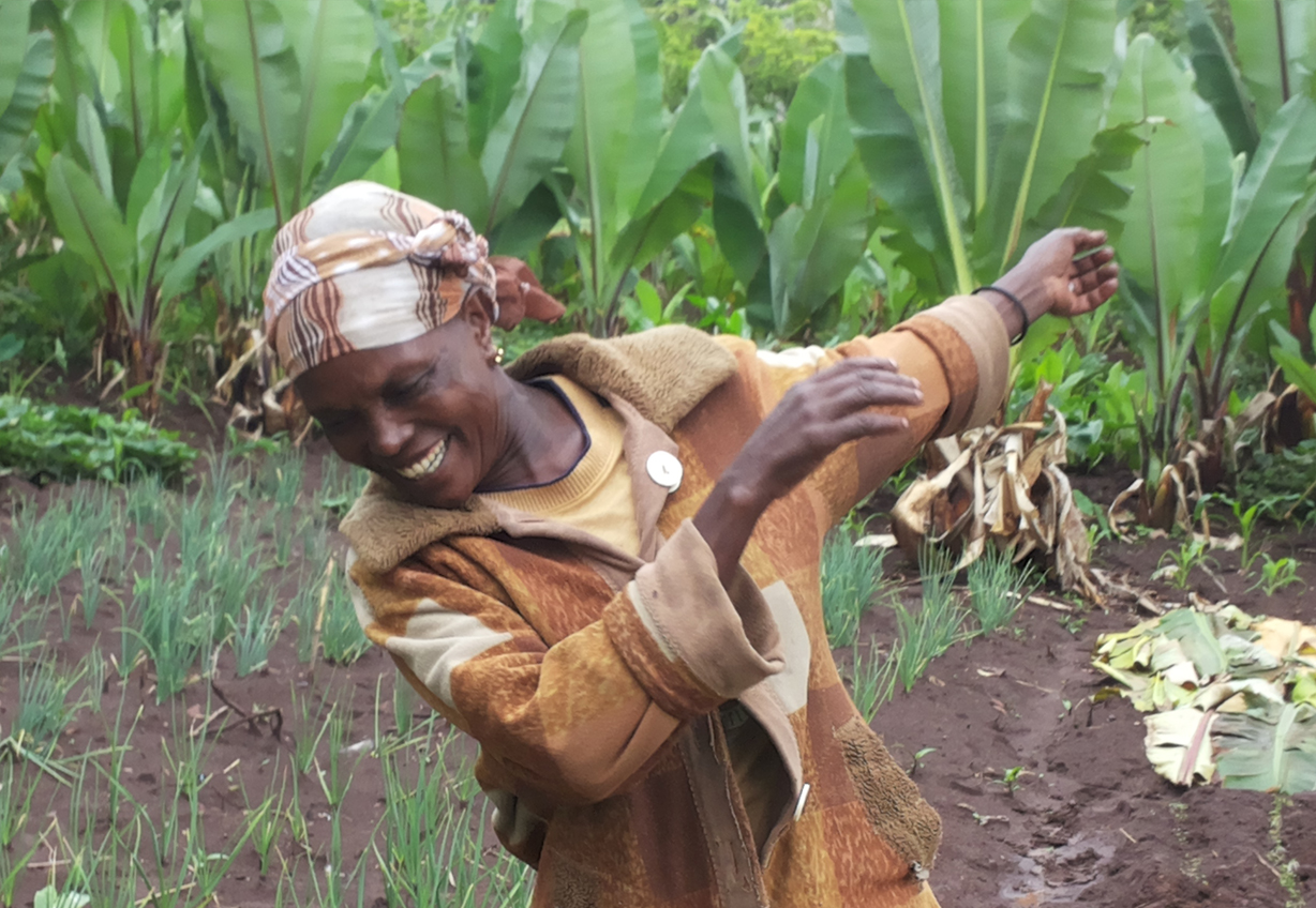 Sehr aktive und vorbildliche Bäuerin in Kindokosha freut sich über ihre Erfolge.‎