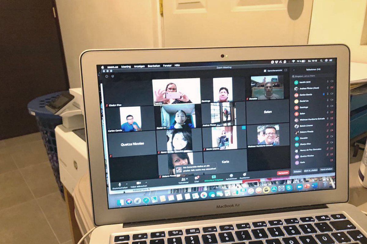 Lehrer*innen der Casa de la Memoria „Kaji Tulam“ bei einer Videokonferenz