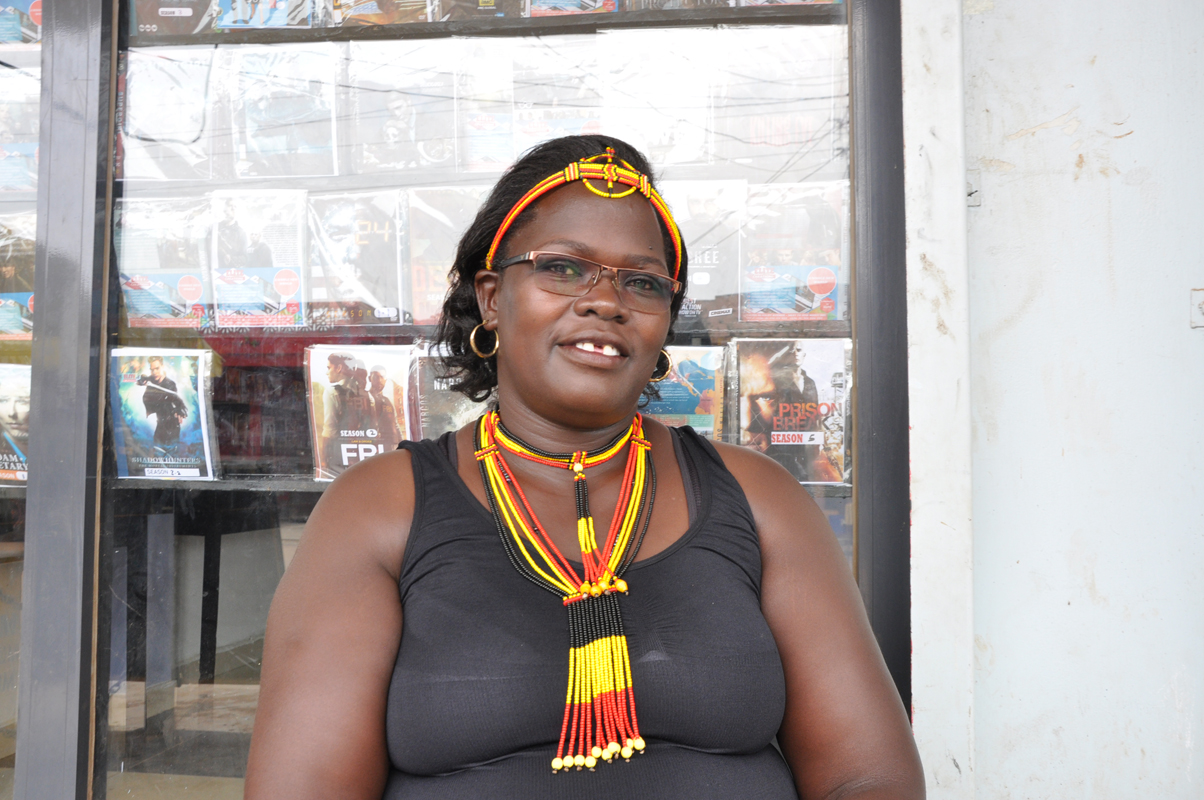 Rose Mary Igira trägt die Landesfarben Ugandas.