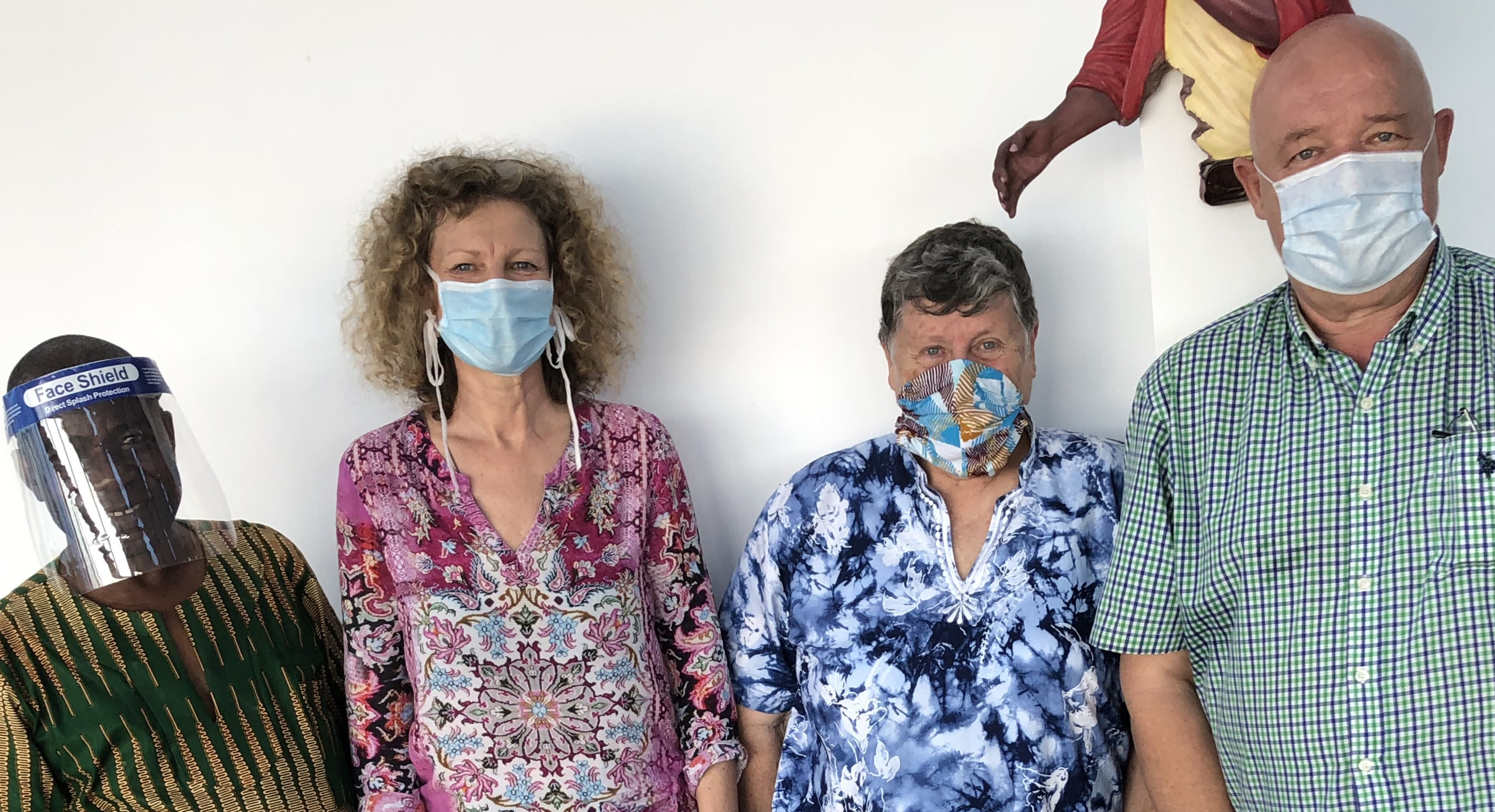 2020 - Vorbereitungstreffen für den Weltfriedenstag: (v.l.n.r.) Professor T. Debey Sayndee, Universität Liberia; Marion Koerbel, ZFD-Koordinatorin Liberia; Dr. Sr. Barbara Brillant, Universität Liberia; Manfred Rink, AGIAMONDO-Fachkraft.