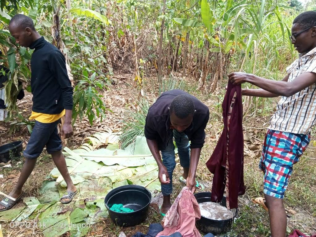 Teenager setzen sich im Rahmen von „Hombre Mundo“ mit sozialen Aktionen für andere ein und lernen dabei, Verantwortung und Solidarität im eigenen Umfeld zu leben.