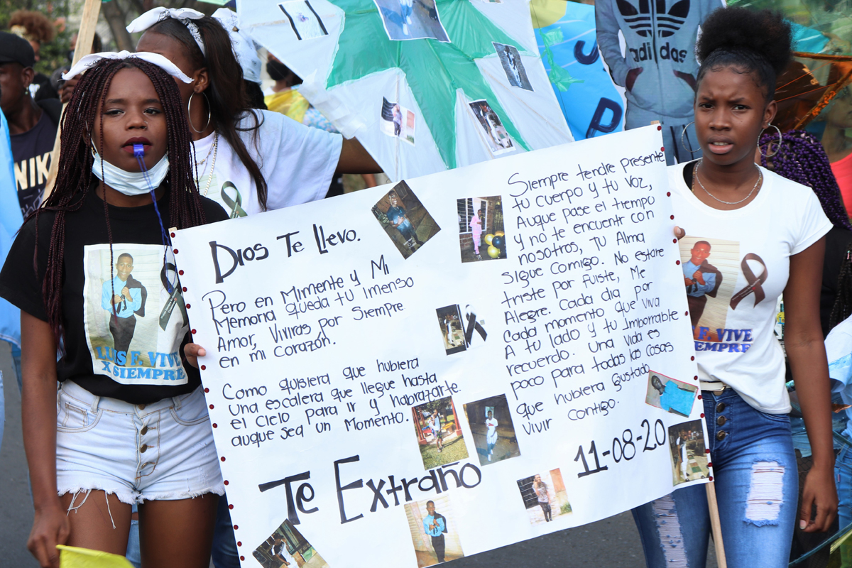 Demonstration von Jugendlichen in Cali gegen Menschenrechtsverletzungen, für Aufklärung und das Ende der Gewalt.