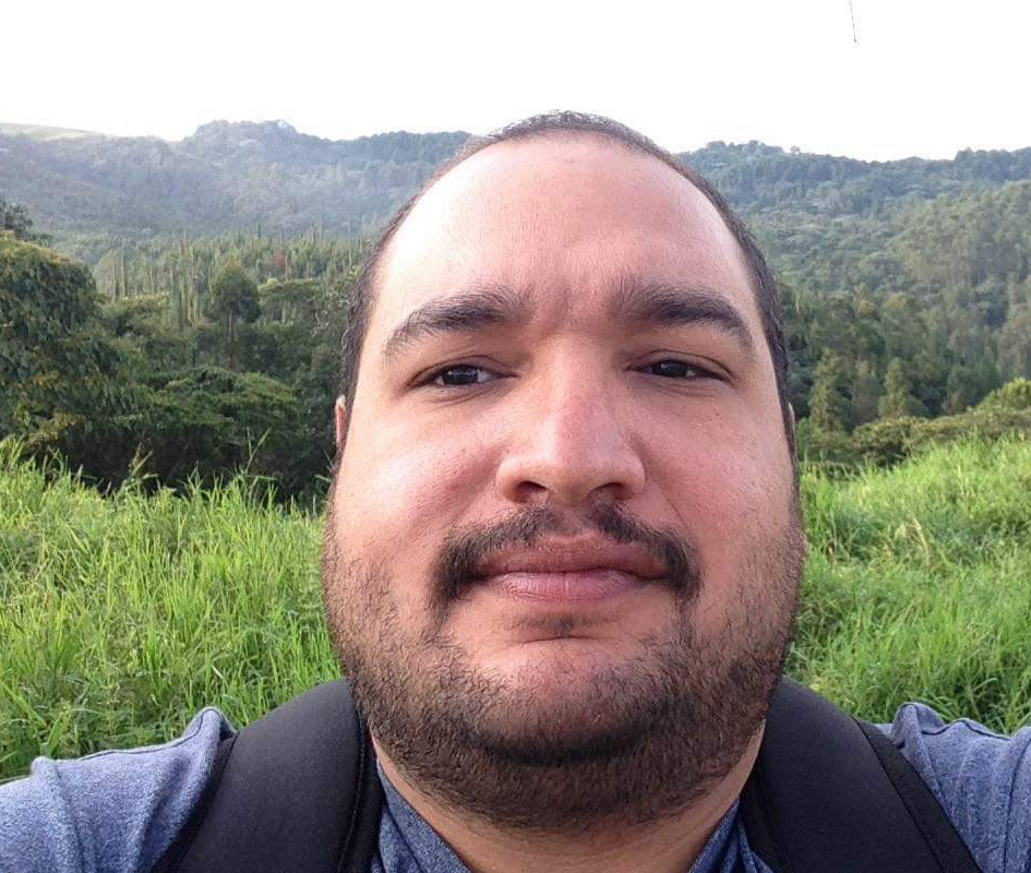 Kommunikation mittels technischer Geräte bedeutet für die Umweltaktivist*innen im Magdalena Medio immer auch das Risiko, abgehört und angegriffen zu werden.Oscar Sampayo gibt seine Kontakte deshalb aber nicht auf. 