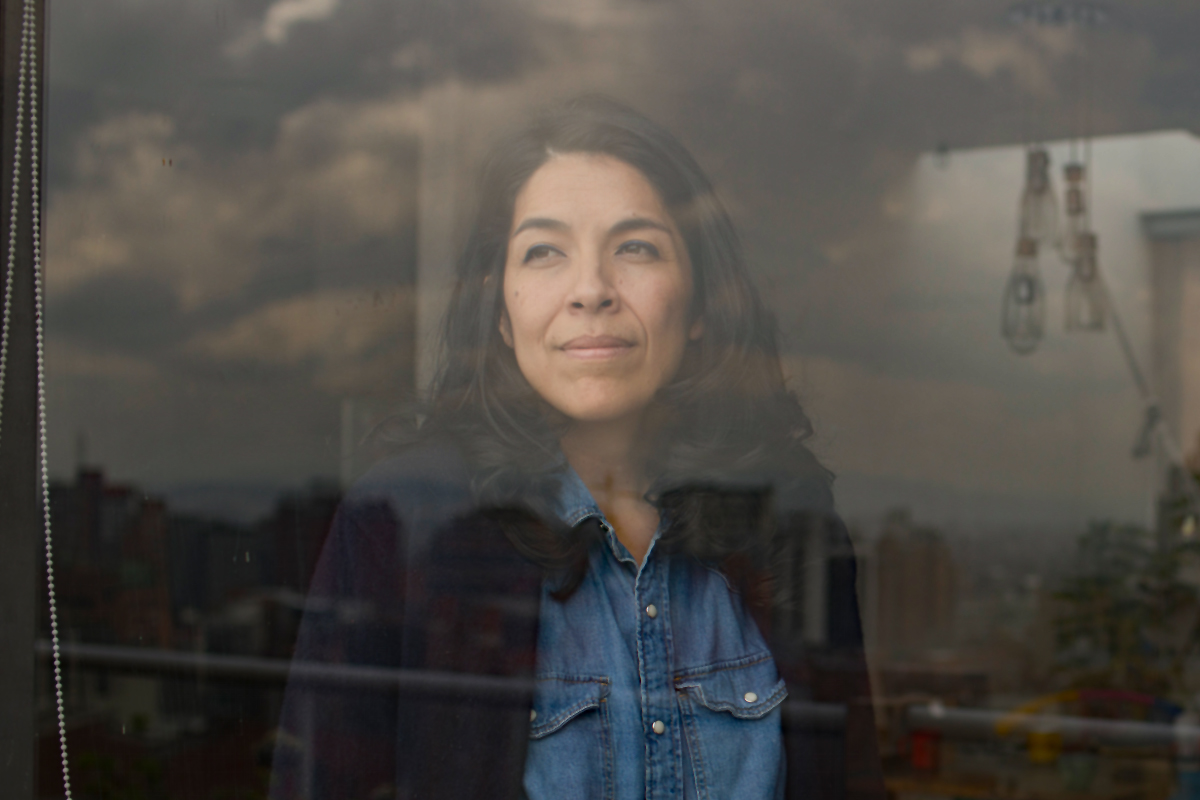 Aus der Ferne über Bildschirme oder das Telefon lassen sich Emotionen nur schwer übermitteln, findet Claudia Hurtado Rivas. Für sie bleibt der persönliche Kontakt langfristig unersetzbar.