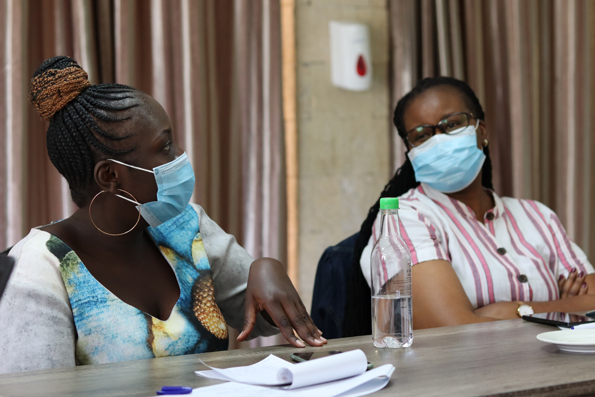 Kate Odour und Jane Mwangi beim Sicherheitstraining für Journalist*innen mit Article19 (von lks.)