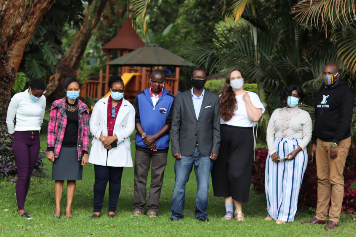Das Team von Radio Waumini beim Factchecking-Training: Violet Nyabonyi, Anne Ndungu, Jane Mwangi, Alex Muthama, Vincent Ng’ethe (Trainer), Anne Fleischmann, Kate Odour, Dennis Chisaka (von lks.)