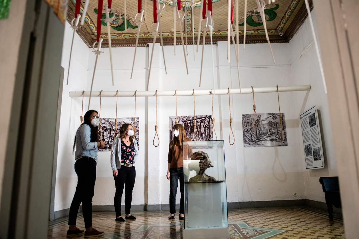 Museumsraum über den ersten Völkermord in Guatemala zur Zeit der Invasion der Europäer