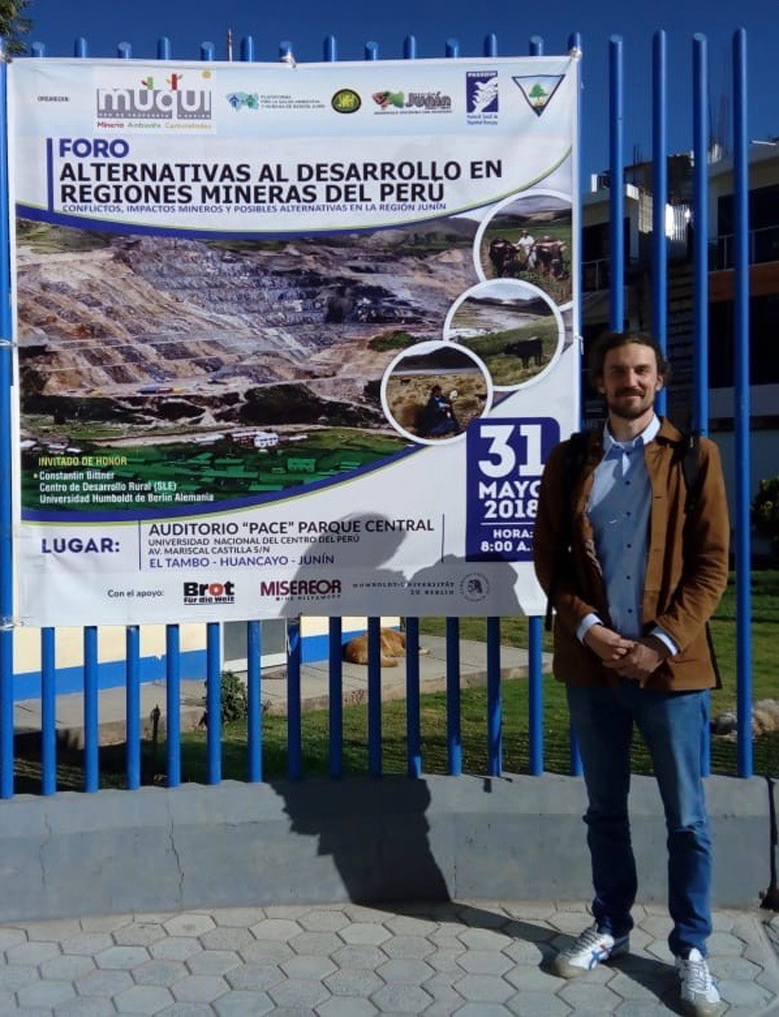 Constantin Bittner bei einer Veranstaltung zu Entwicklungsalternativen in den Bergbauregionen Perus.   