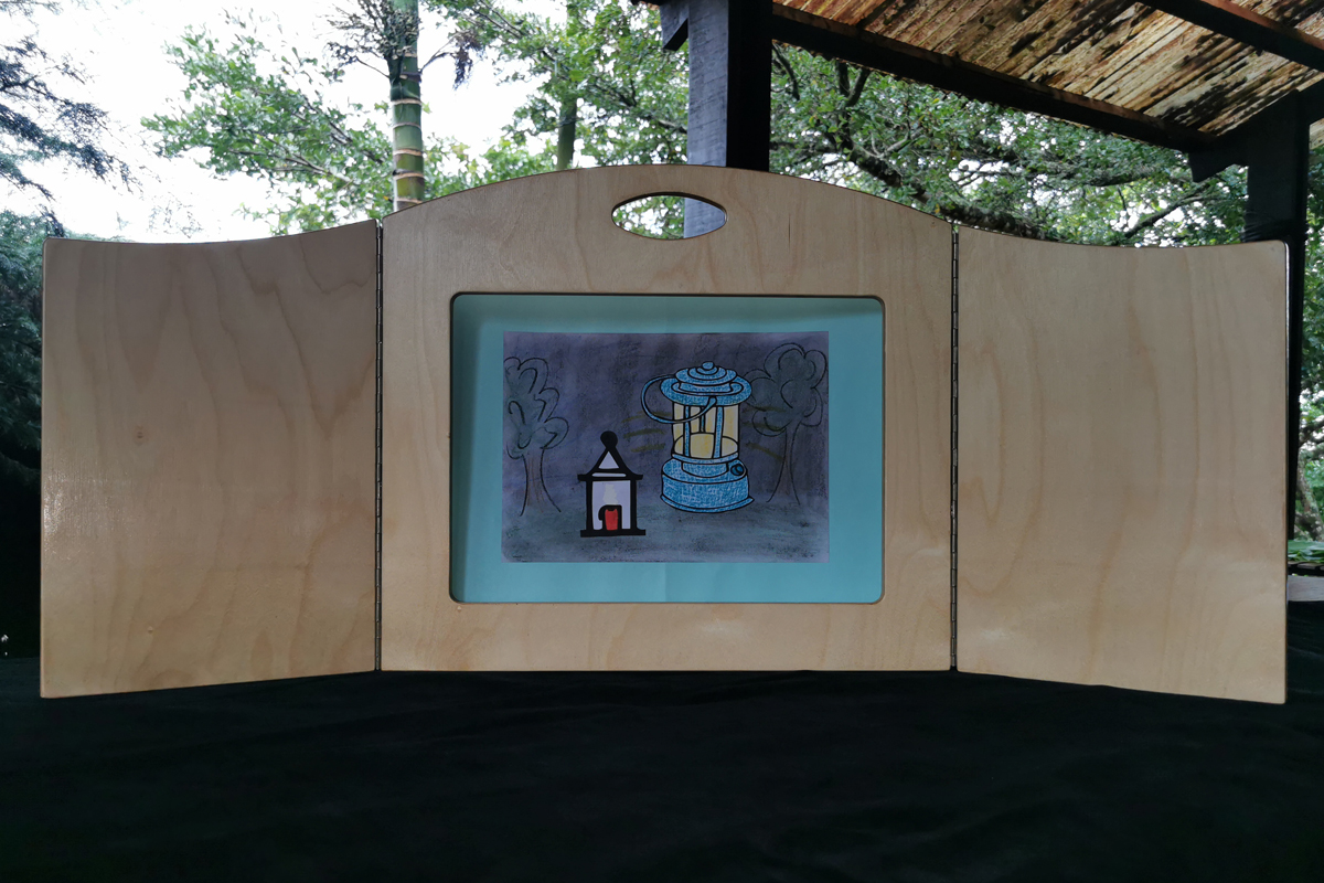 In dieser Erzählung geht es um eine große und eine kleine Laterne, die sich zusammentun und so heller und stärker sind.