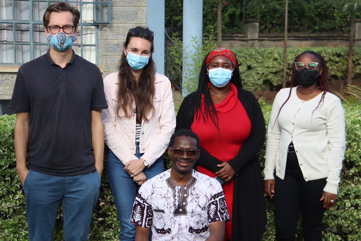 Mitglieder des IRDIS-Teams: Matthias Eder, Susann Gihr, Debra Nyakundi, Milkah Bosibori, Fr. Adrien Sawadogo (von links)