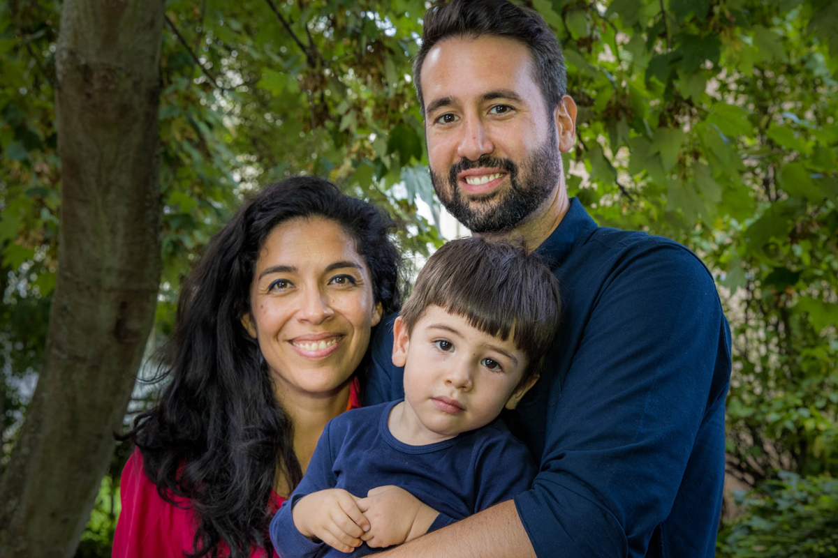Claudia Hurtado Rivas und Nicola Dongiovanni mit ihrem Sohn