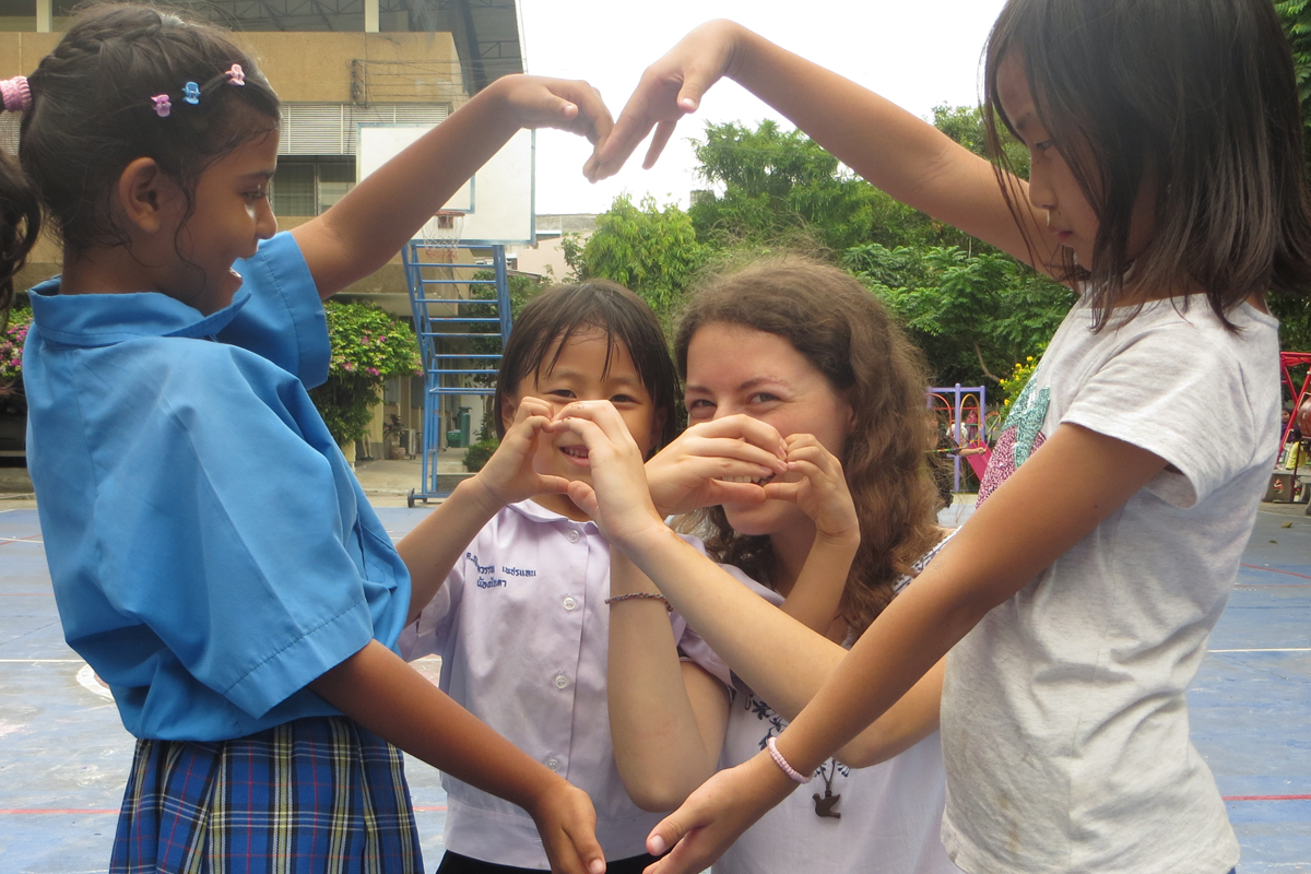 Alltag auf dem Schulhof während des Freiwilligendienstes von Madita Teusen