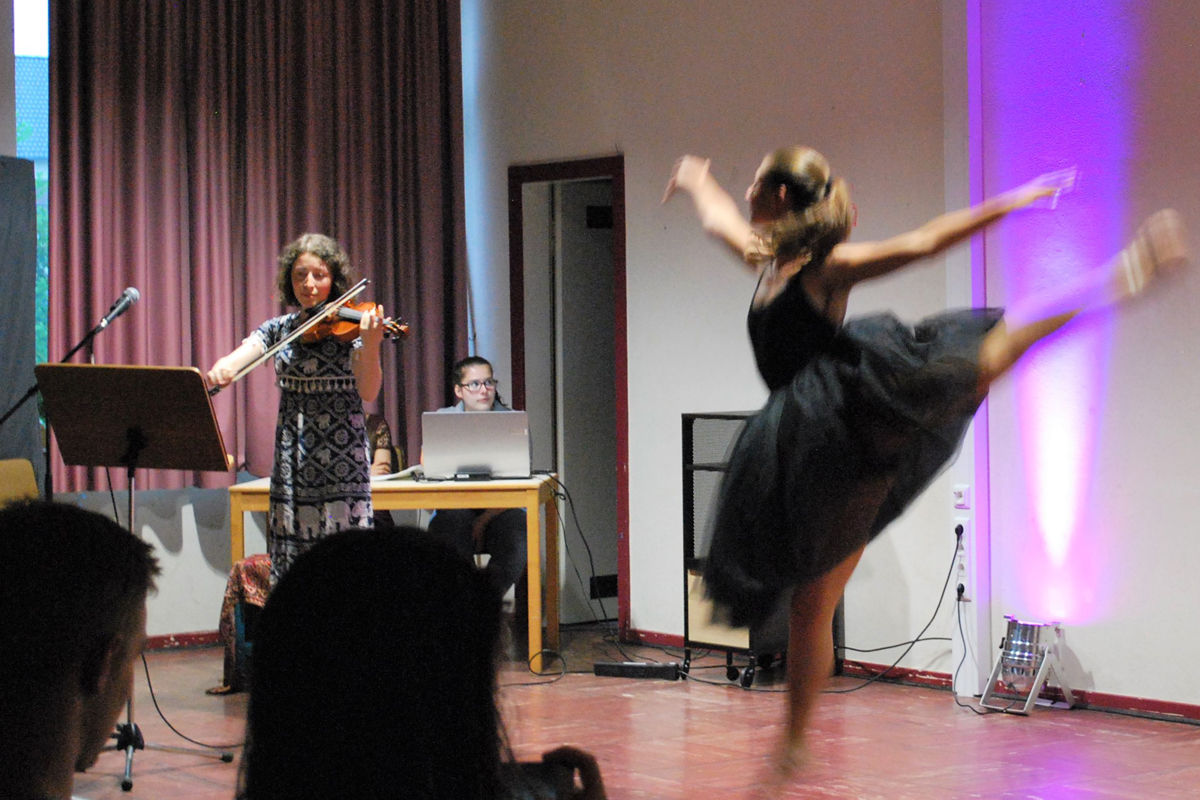 "Share the Journey"-Konzert mit Tanz in der Aachener Auferstehungskirche zum Weltflüchtlingstag im Juni 2019