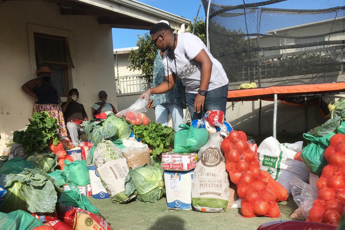 Vier der 15 Community-Küchen, die zu Beginn der Pandemie entstanden, werden nun von einer Jugendgruppe koordiniert, die Amava Oluntu begleitet.