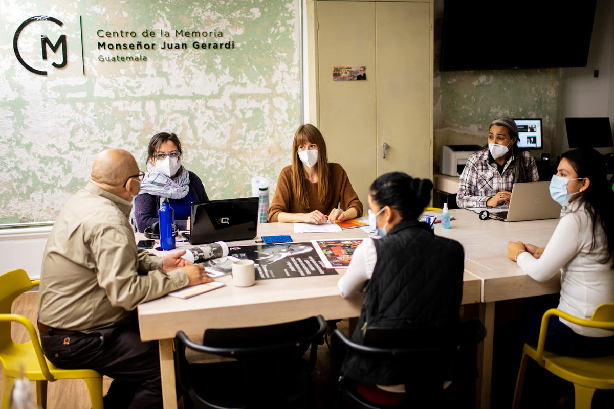 Karolin Kruse engagiert sich mit ihren Kolleg*innen im Erinnerungszentrum Monseñor Juan Gerardi dafür, dass die gewaltvolle Vergangenheit des Landes aufgearbeitet wird. 