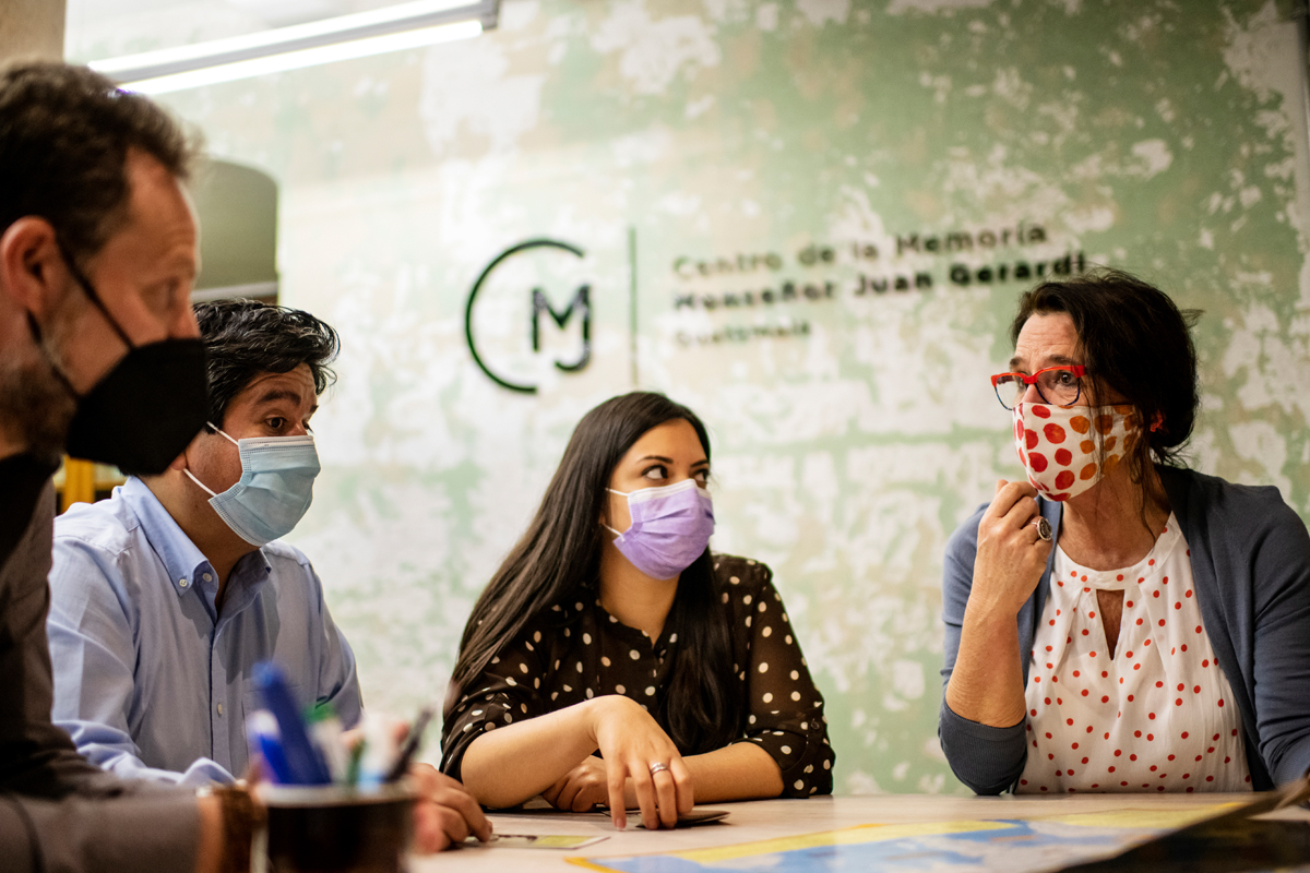 Trotz Pandemie geht die Arbeit weiter. Martina Richard, Maria Renée Zamora, Juan Antonio Fernandez und ZFD-Fachkraft Daniel Siemund (von rechts).