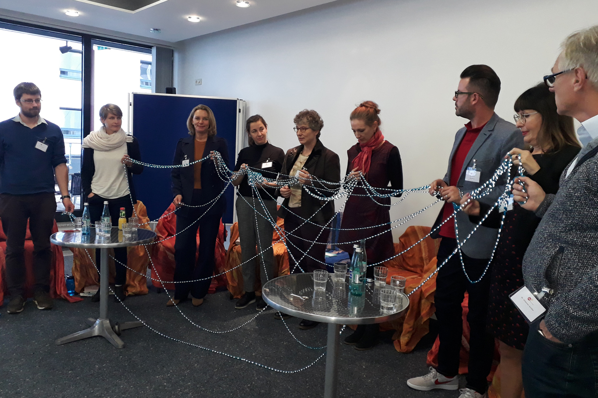 Die FID veranstaltet im Rahmen ihres Versicherungsangebots den „sozialen Sicherheitstag“ zur Beratung und Vernetzung der beteiligten Akteure.