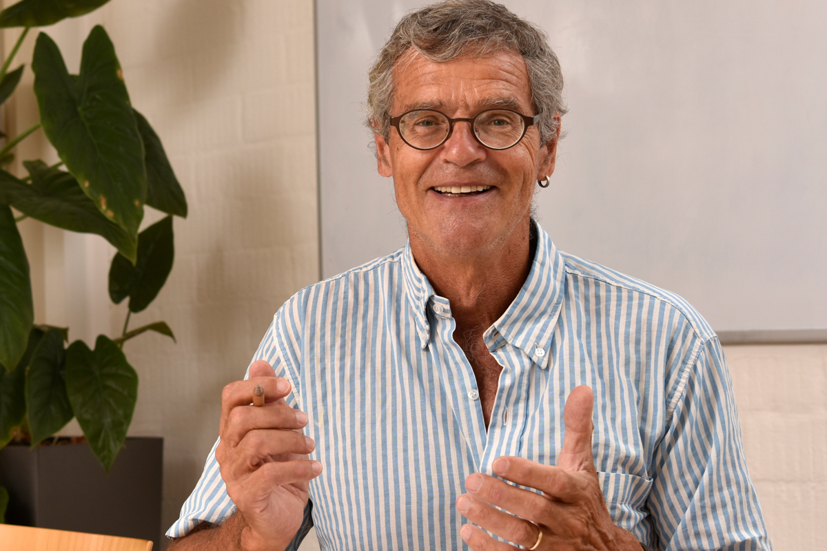 Josef Estermann untersucht, was es braucht, damit Erfahrungswissen den Partnerorganisationen, Fachkräften und Menschen vor Ort zugutekommt.