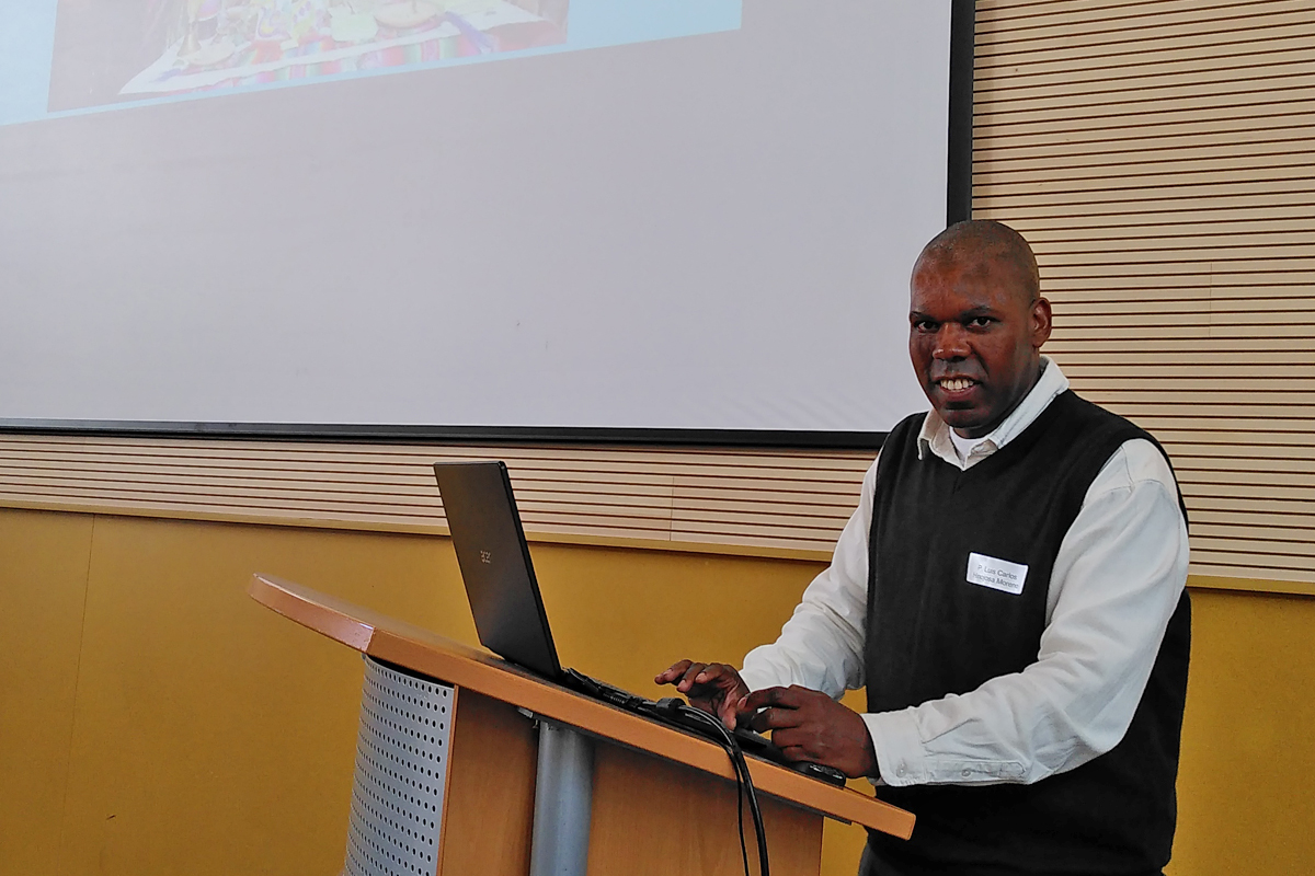 Pater Luis Carlos Hinojosa im Werkstattgespräch