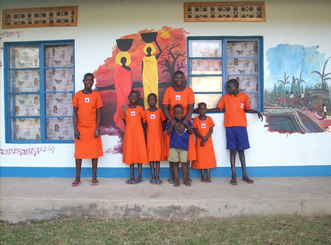 Kinder während der Eröffnungsfeier des Internats
