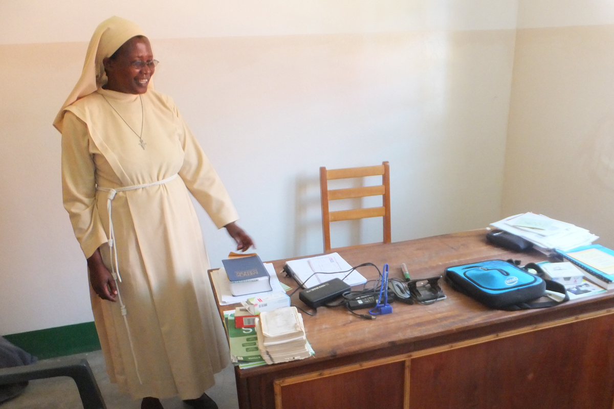 Sr. Celestine leitet das St. Clare Orungo Health Center in Ococia. Die Franziskanerinnen betreiben außerdem eine Schule, eine HIV-Klinik und ein Internat für Kinder mit Behinderung.
