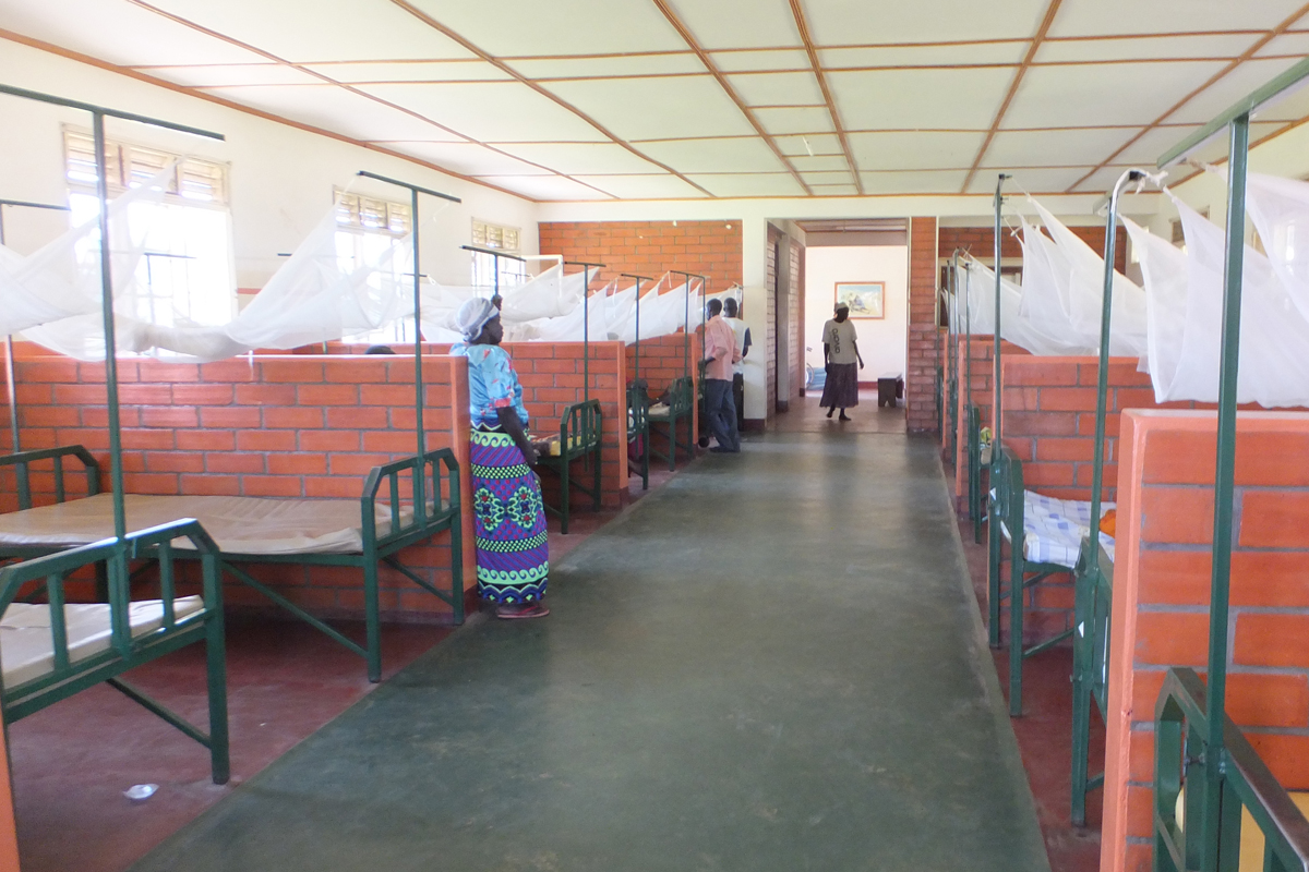 Im Health Center stehen 88 Betten bereit. Es ist üblich, dass Angehörige die Erkrankten betreuen und dort auch übernachten.