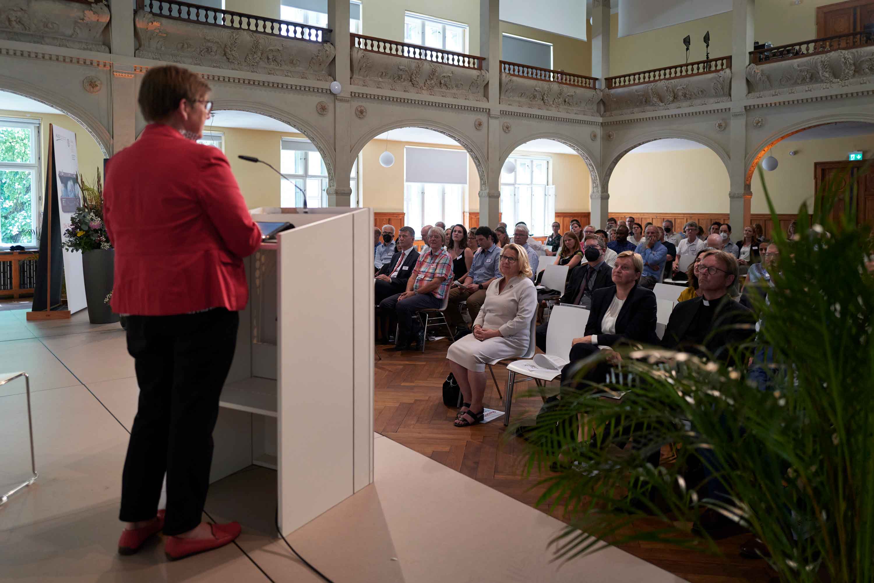 ... unter Anwesenheit von Ministerin Svenja Schulze.