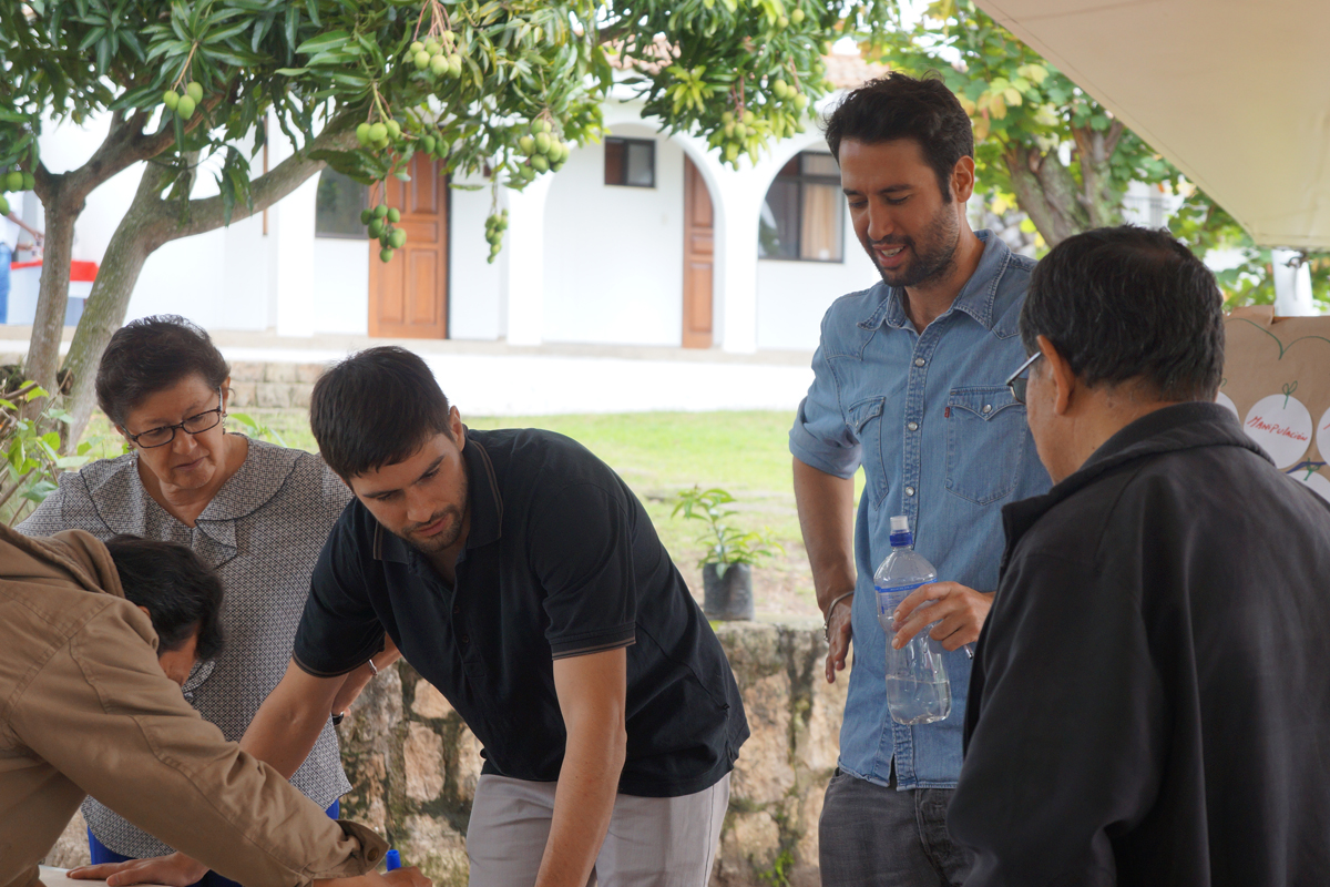 Gruppenarbeit in einem der Workshops beim Jugendtreffen des Nationalen Netzwerks für Demokratie