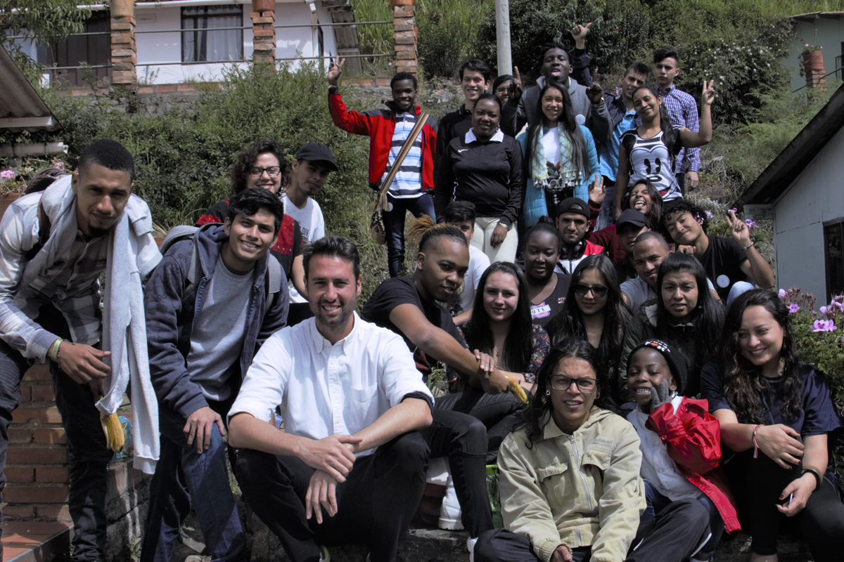 Während des dreitägigen jährlichen Jugendtreffens des Nationalen Netzwerks für Demokratie und Frieden in 2019 gab es viele Workshops, von denen die Jugendlichen einige selbst organisiert hatten. Nicola Dongiovanni (vorne) begleitete dabei. 