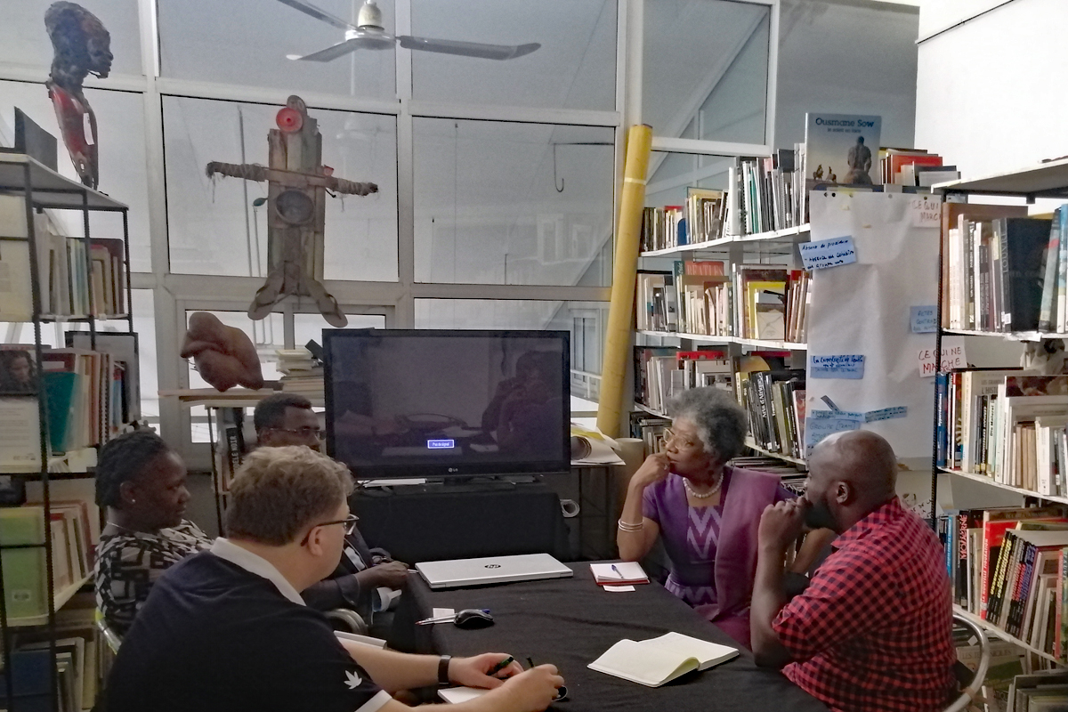 Princess Marilyn Duala Manga Bell (re.) ist Entwicklungsexpertin und Urenkelin von Rudolf Duala Manga Bell. Er wurde als Anführer der Widerstandsbewegung gegen die deutsche Kolonialmacht 1914 hingerichtet.