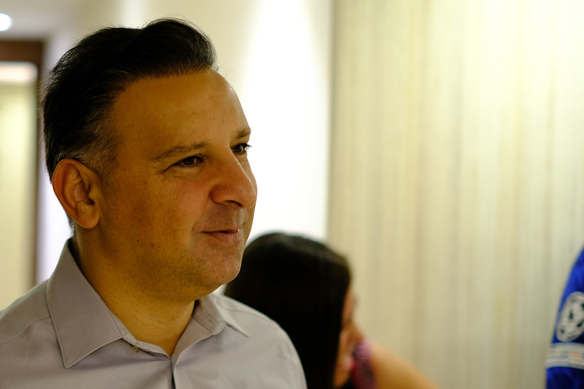 Mamoun Khreisat, Regionalkoordinator von URI MENA, auf der PEACE-Konferenz mit Erasmus-Plus-Teilnehmern. Sozialarbeiter*innen aus fünf Ländern tauschen sich zum Thema Nachhaltigkeit und Frieden aus.