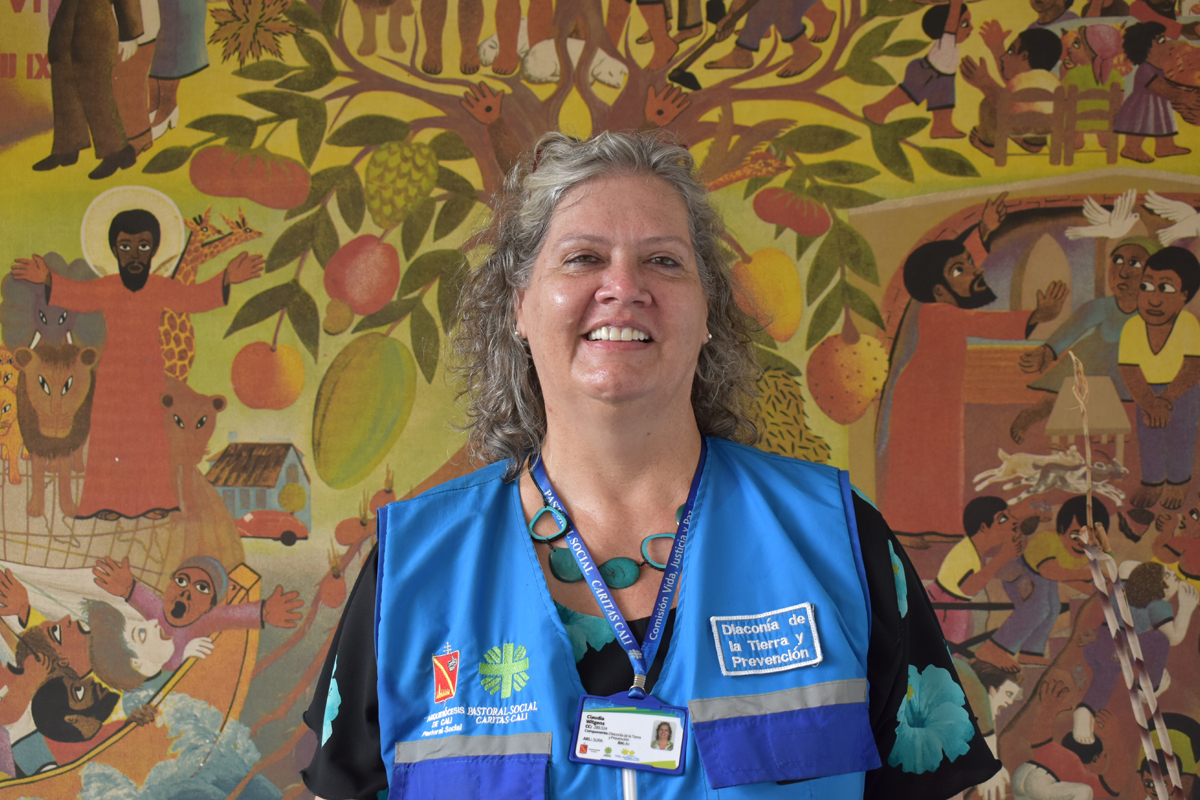 Claudia Witgens ist gelernte Fachwirtin im Sozial- und Gesundheitswesen. Als Fachkraft für sozial-ökologische nachhaltige Entwicklungsprojekte unterstützt sie die Erzdiözese Cali seit 2019.