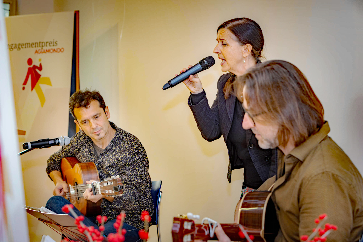 Spanische und südamerikanische Lieder der Gruppe La Diva Caprichosa bereicherten die Veranstaltung.