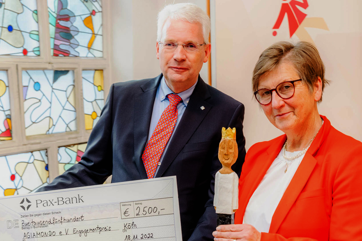 AGIAMONDO-Geschäftsführerin Dr. Claudia Lücking-Michel und Wolfgang Altenrath, Geschäftsführer der Pax-Bank in Köln