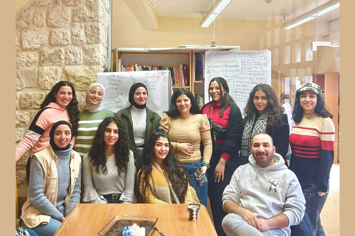 Girls Empowerment Projekt. Der Holy Land Trust bietet den Mädchen ein gemeinsames Training an, um sie zu stärken und zu ermutigen Leitungsfunktionen anzunehmen.