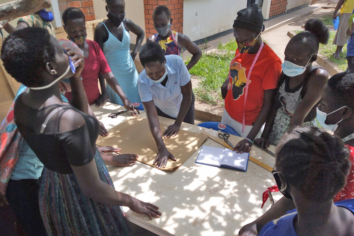 Lokale Expert*innen stellen ihre Arbeit vor und ermöglichen so den Teilnehmer*innen von EDP, zu erfahren, unter welchen Rahmenbedingungen und mit welchen Kompetenzen sie arbeiten.