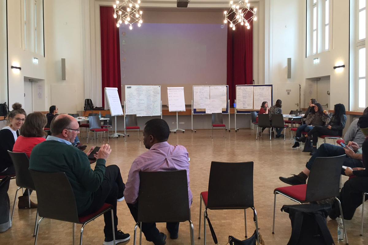 Der Titel ist Programm: Der Workshop „Kulturbewusst im Dialog“ bot viel Raum für intensive Diskussionen und Austausch darüber, wie Kultur auf verschiedenen Ebenen wirkt und Dialog gelingen kann.