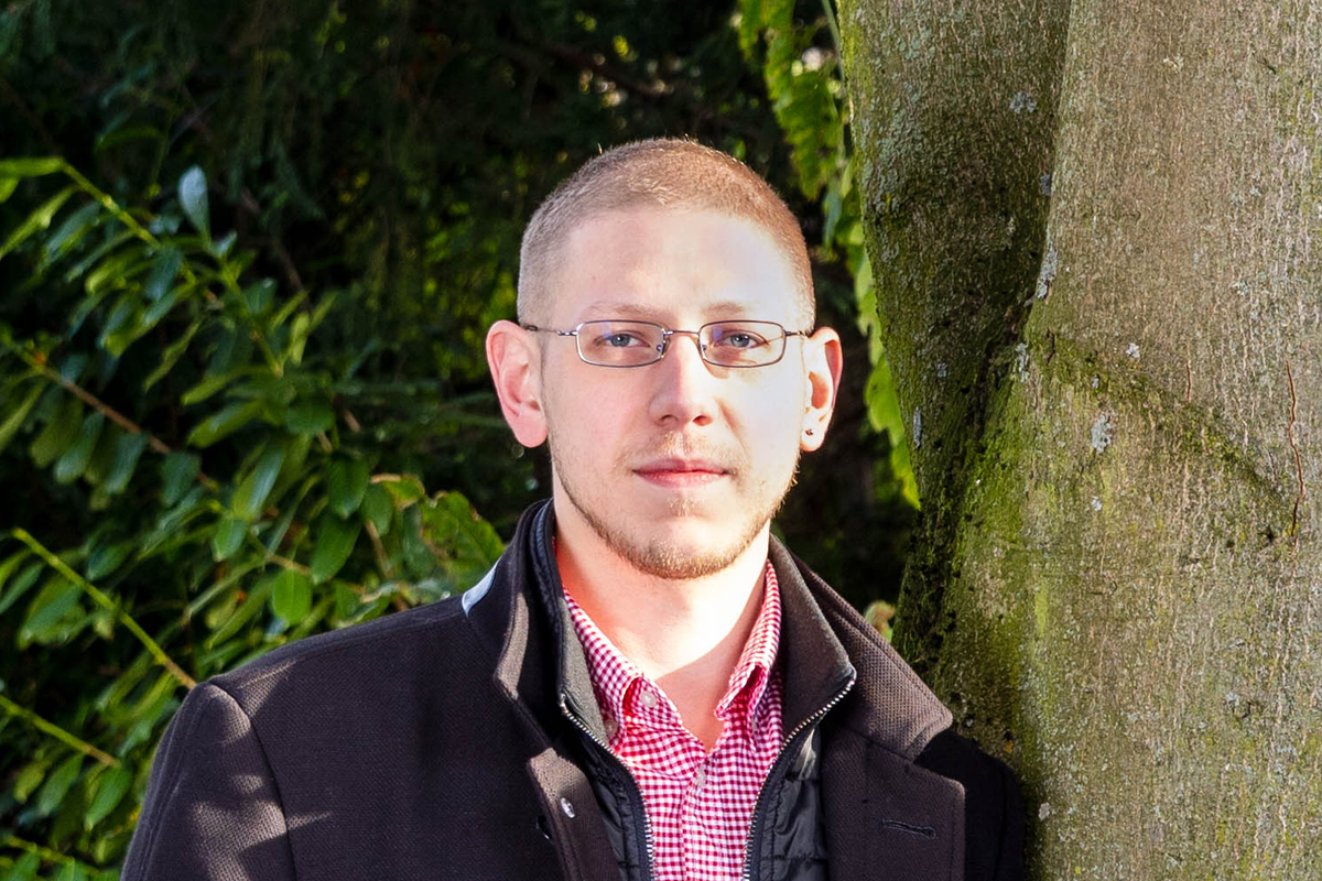 Seit dem 1. Juli 2022 ist Jakob Königshof Trainee für Friedenspädagogik bei AGIAMONDO.