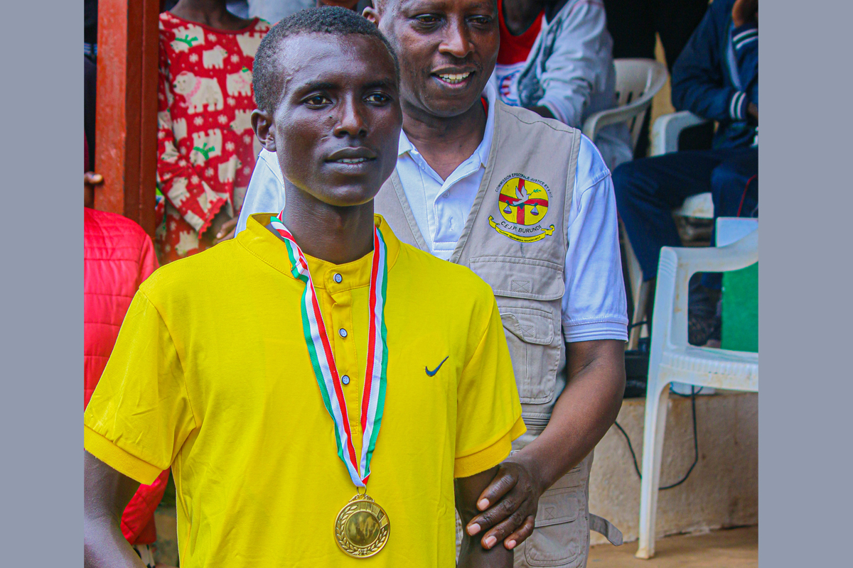 Der junge Mann wurde Sieger bei den männlichen Sportlern.